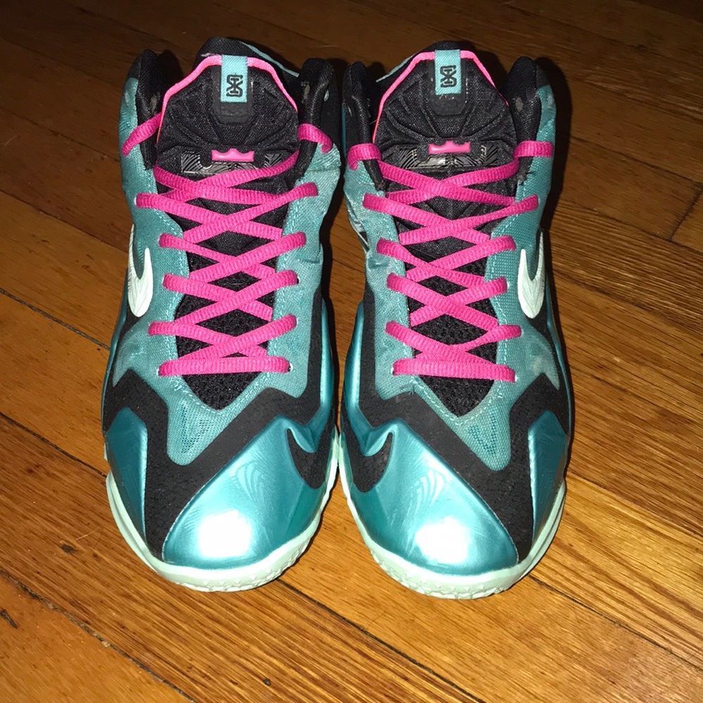 💫Lebrons 11 “South Beach” Colorway Size: 6Y💫 - Picture 1 of 5